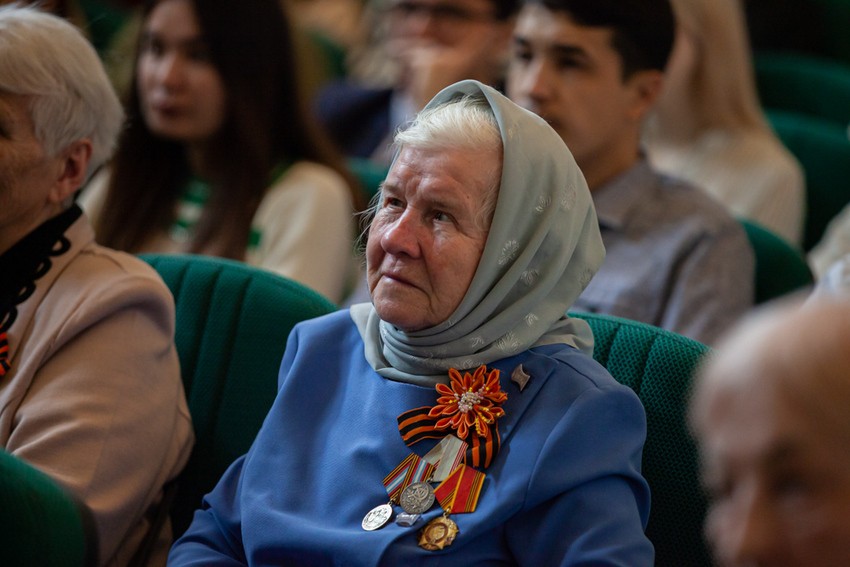 Митинг, премьера, Бессмертный полк: День Победы отметили в Елабужском институте КФУ Митинг, премьера, Бессмертный полк: День Победы отметили в Елабужском институте КФУ