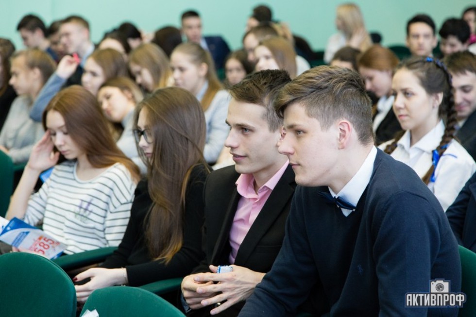 Двери Набережночелнинского института КФУ открыты для школ Нижнекамска Двери Набережночелнинского института КФУ открыты для школ Нижнекамска