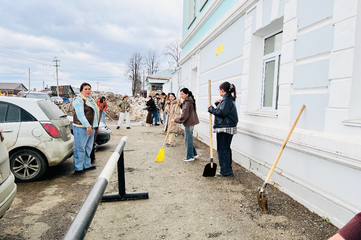 В Елабужском институте КФУ прошёл 'Марафон чистоты' В Елабужском институте КФУ прошёл 'Марафон чистоты'
