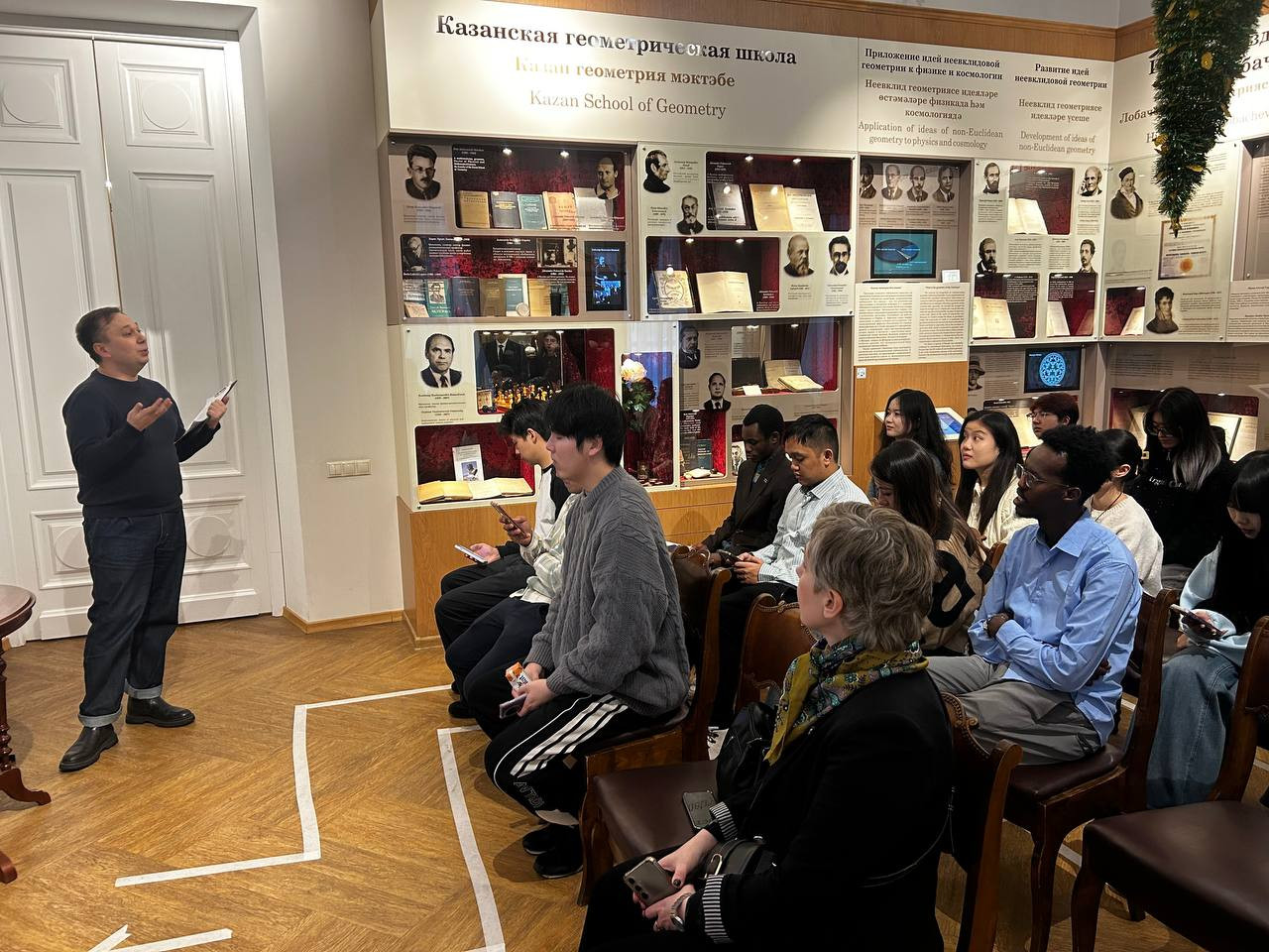 Иностранные студенты КФУ исследуют великие открытия Казанского университета Иностранные студенты КФУ исследуют великие открытия Казанского университета
