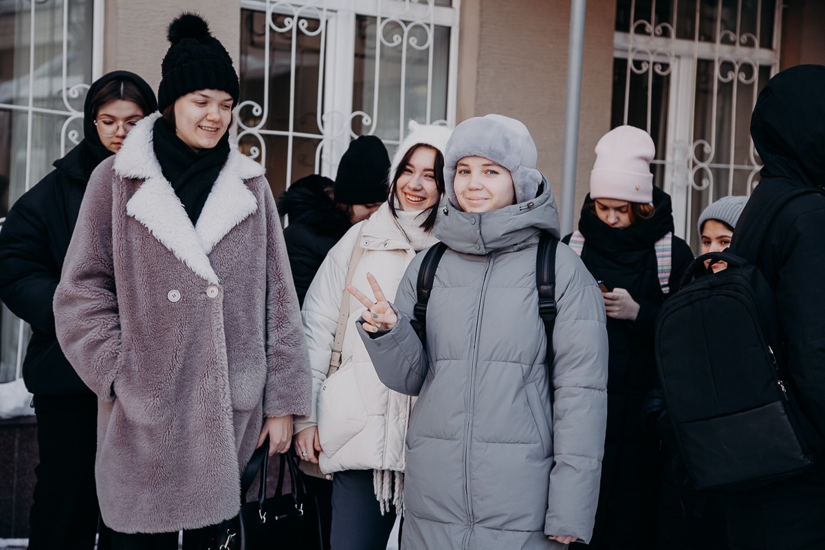 КФУ передал подарки для бойцов участникам гуманитарного автопробега 'Владивосток ? Луганск' КФУ передал подарки для бойцов участникам гуманитарного автопробега 'Владивосток ? Луганск'