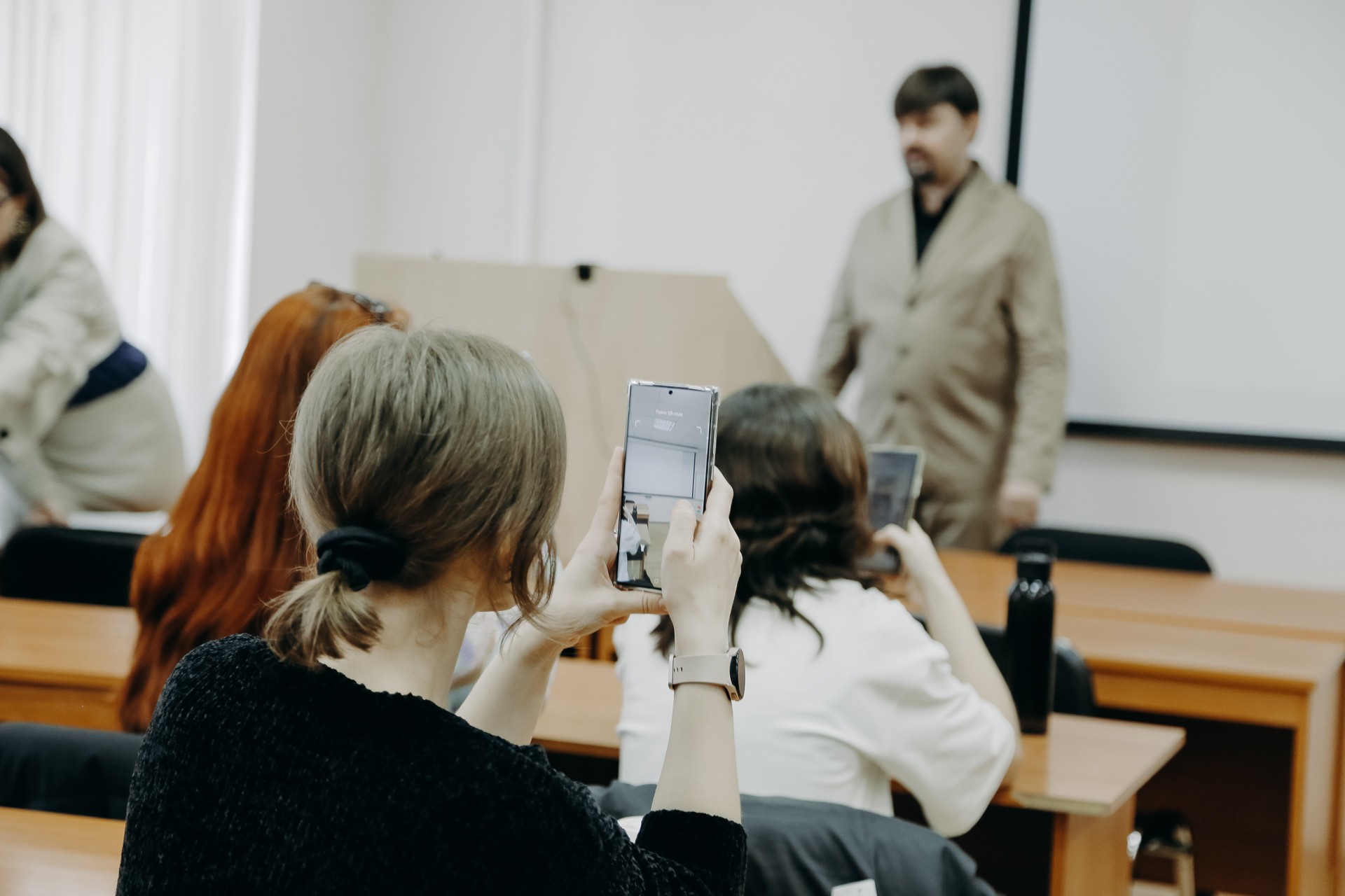 Открытая лекция Дмитрия Мартынова прошла в ИМОИиВ Открытая лекция Дмитрия Мартынова прошла в ИМОИиВ