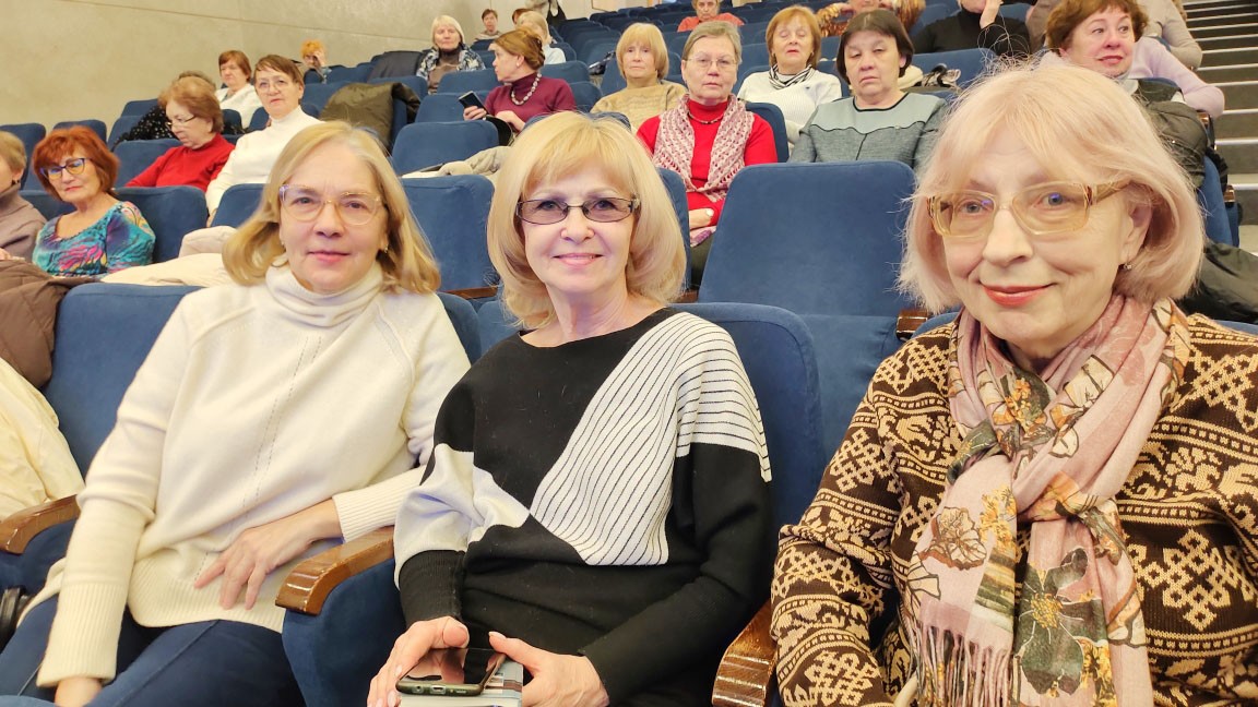 Студенты серебряного возраста продолжают знакомство с историей Казани Студенты серебряного возраста продолжают знакомство с историей Казани