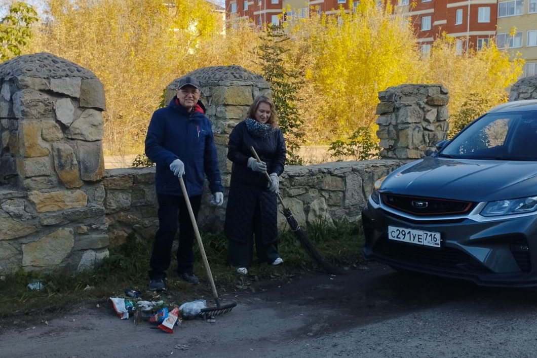 'Чистая среда': преподаватели и студенты Елабужского института КФУ вышли на экологическую акцию 'Чистая среда': преподаватели и студенты Елабужского института КФУ вышли на экологическую акцию