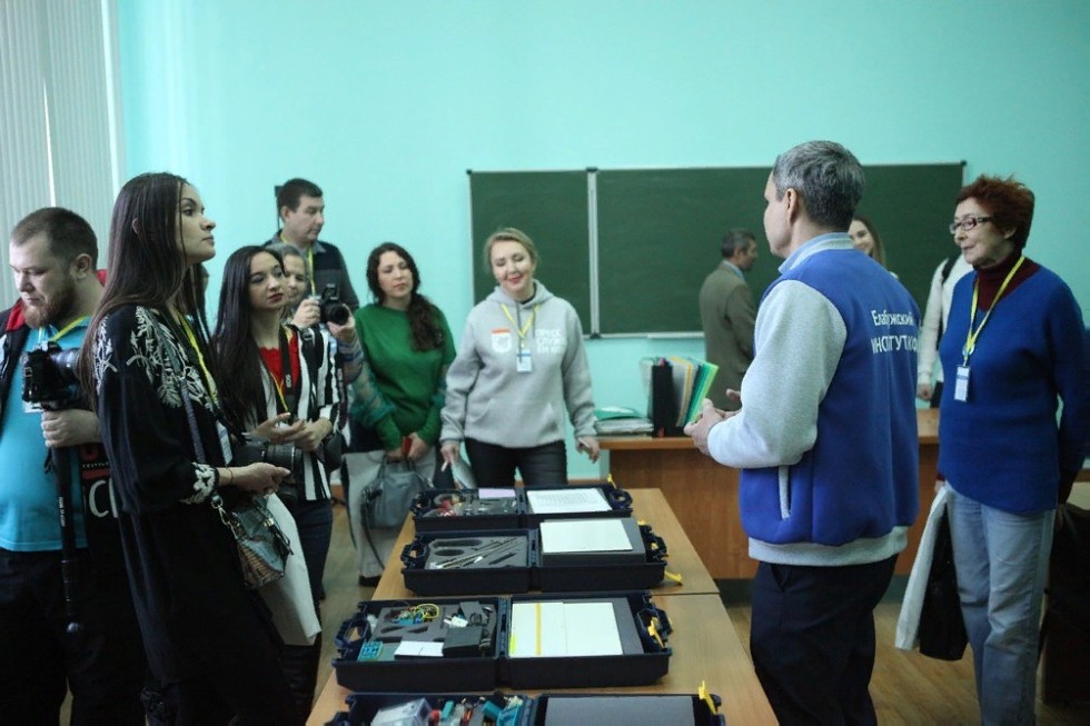 В Елабужском институте КФУ прошёл пресс-тур с участием представителей СМИ и блогеров В Елабужском институте КФУ прошёл пресс-тур с участием представителей СМИ и блогеров