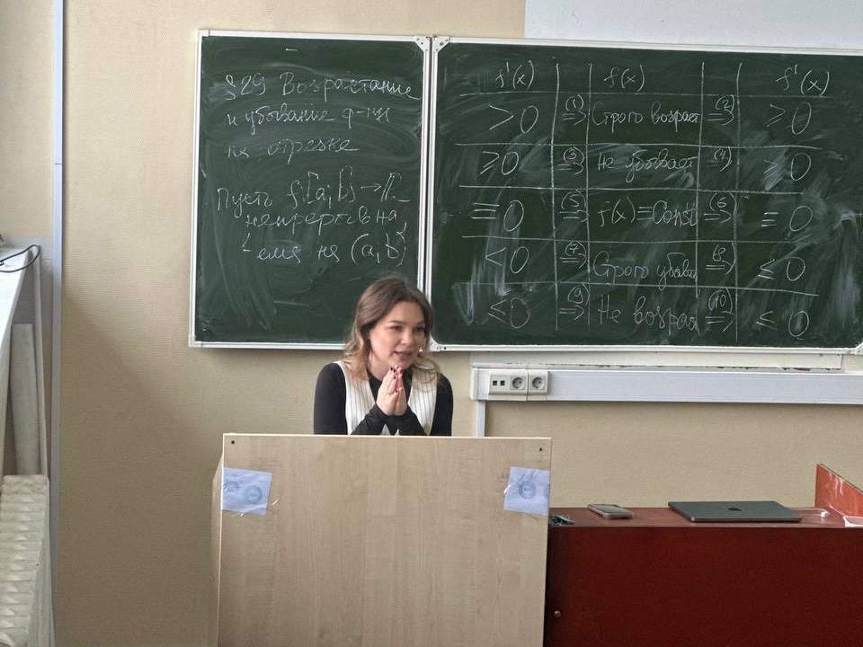 Студенты-инноватики ИФ встретились с Алиной Калабиной и узнали, как превратить знания в карьеру Студенты-инноватики ИФ встретились с Алиной Калабиной и узнали, как превратить знания в карьеру