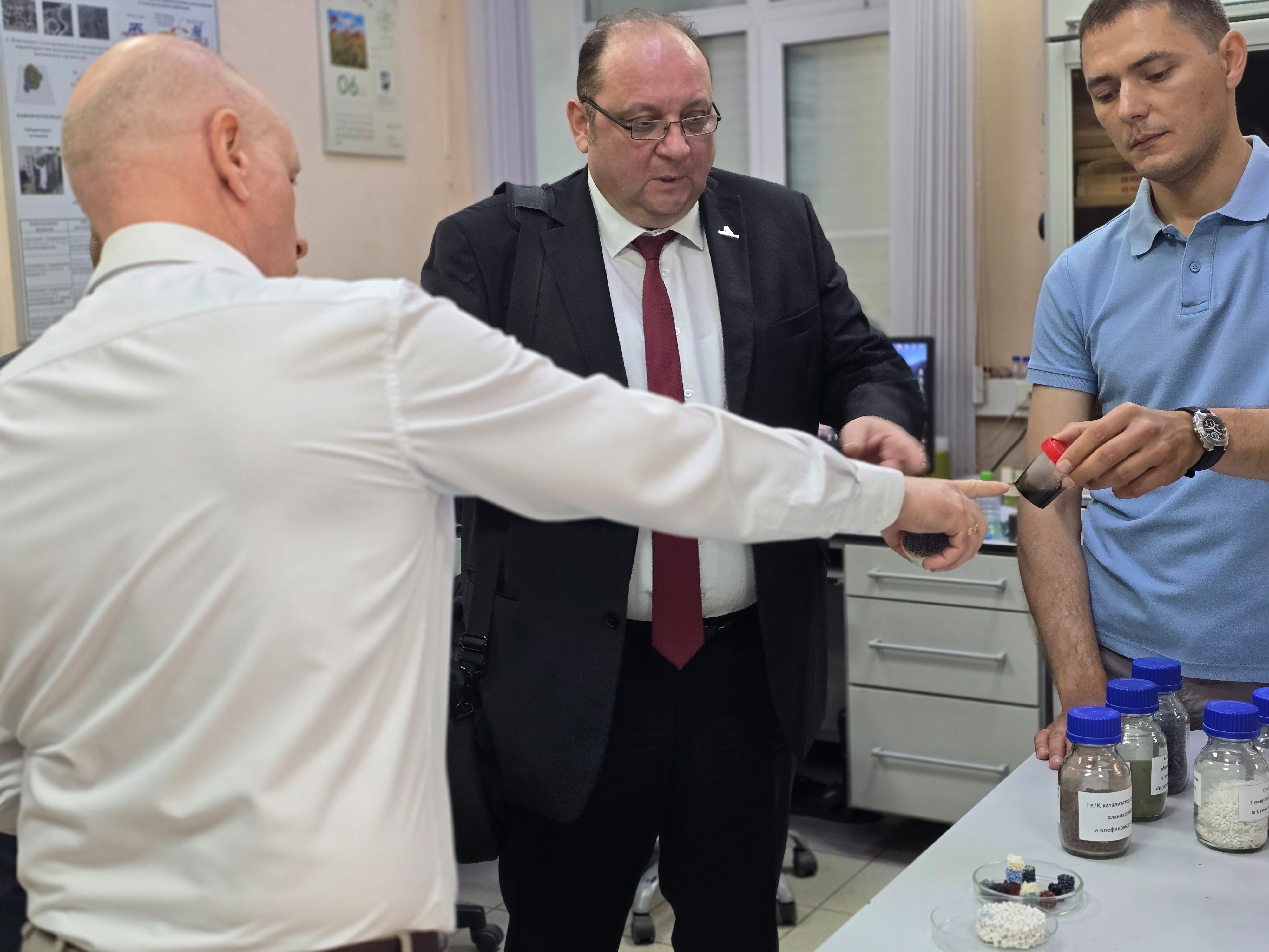 Министерство химической промышленности Узбекистана в Химическом институте Министерство химической промышленности Узбекистана в Химическом институте