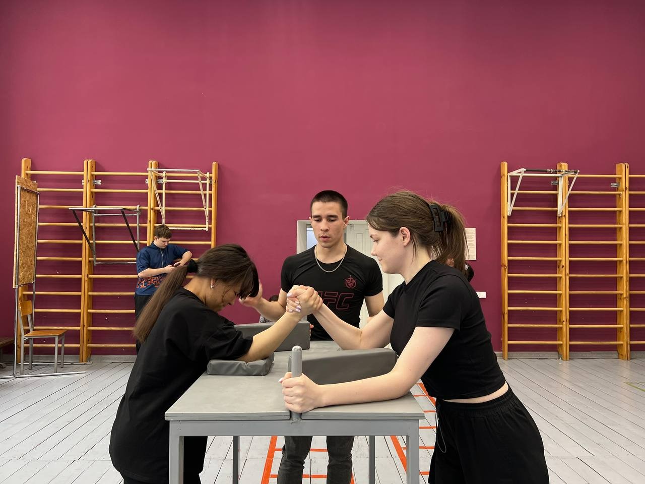 В Елабужском институте КФУ прошли соревнования по армрестлингу В Елабужском институте КФУ прошли соревнования по армрестлингу