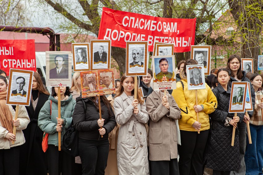 Митинг, премьера, Бессмертный полк: День Победы отметили в Елабужском институте КФУ Митинг, премьера, Бессмертный полк: День Победы отметили в Елабужском институте КФУ