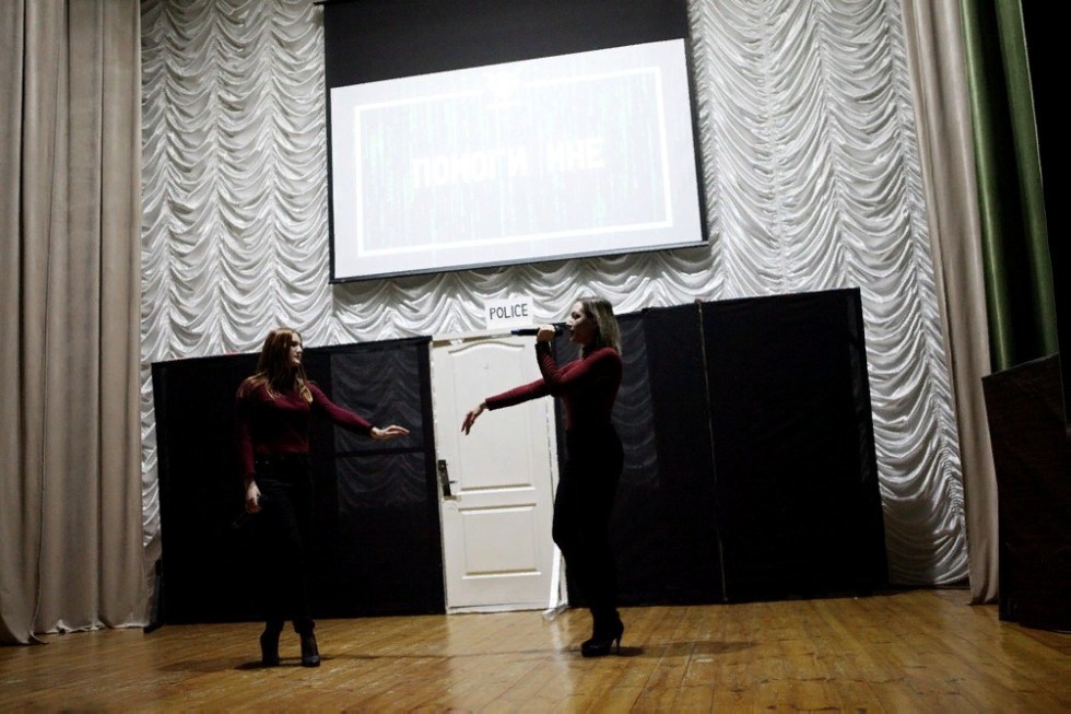 'Мы все здесь собрались, как на одной картине' 'Мы все здесь собрались, как на одной картине'