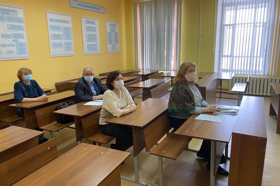 Заседание секции 'Правовые механизмы профилактики правонарушений несовершеннолетних в условиях современного цифрового пространства' Заседание секции 'Правовые механизмы профилактики правонарушений несовершеннолетних в условиях современного цифрового пространства'