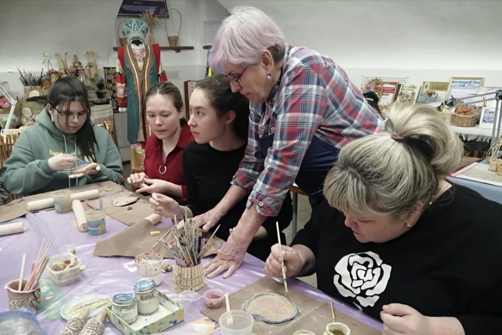 Студенты отделения психологии и педагогики посетили Музей-мастерскую декоративно-прикладного искусства Елабужского государственного музея-заповедника Студенты отделения психологии и педагогики посетили Музей-мастерскую декоративно-прикладного искусства Елабужского государственного музея-заповедника