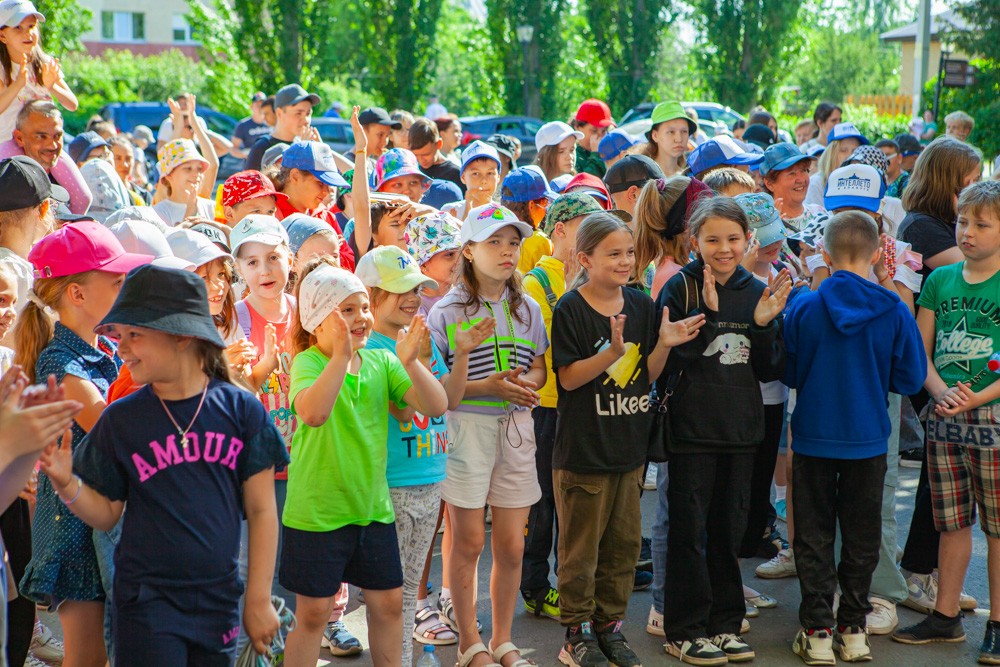Развлекательно-игровая программа 'Планета под названием Детство!' Развлекательно-игровая программа 'Планета под названием Детство!'