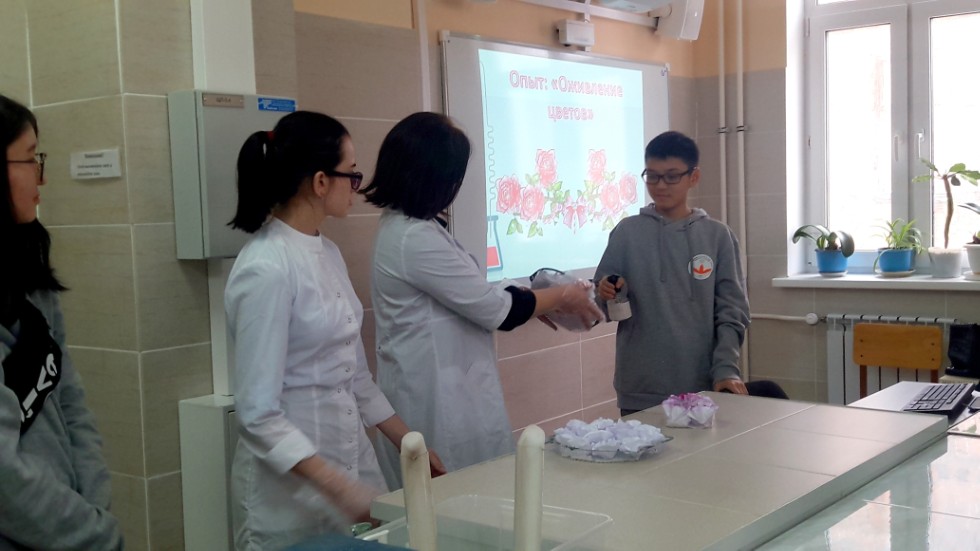 Физико-технический лицей им. В.П. Ларионова г. Якутска Республики Саха (Якутия) в Химическом институте им. А.М. Бутлерова. Физико-технический лицей им. В.П. Ларионова г. Якутска Республики Саха (Якутия) в Химическом институте им. А.М. Бутлерова.