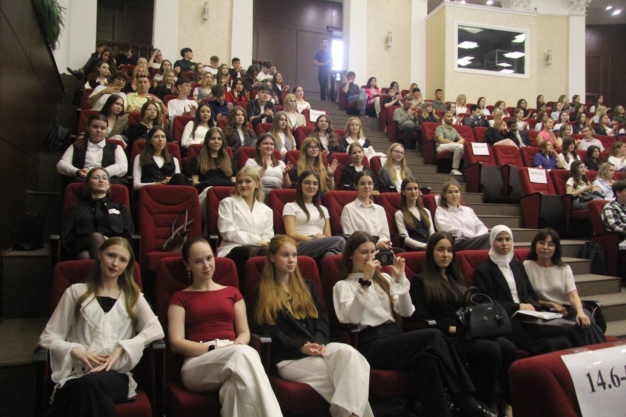 Первый шаг в большую жизнь: первокурсники КФУ открыли для себя мир Казанского федерального университета Первый шаг в большую жизнь: первокурсники КФУ открыли для себя мир Казанского федерального университета