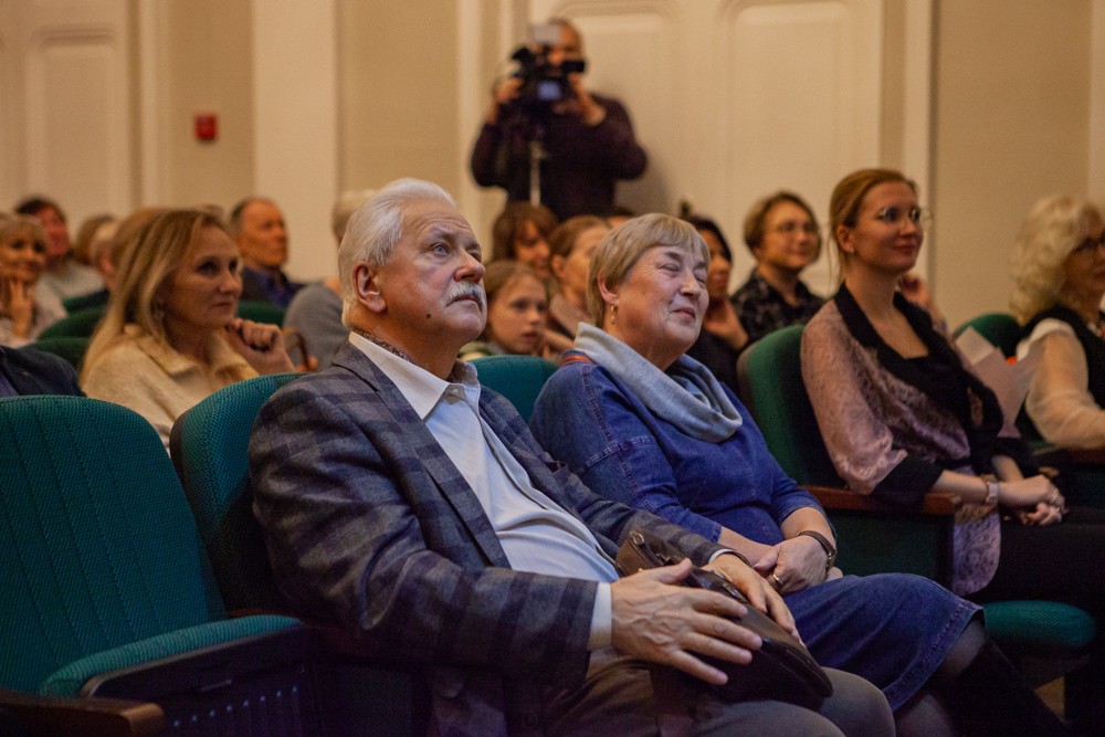 Фестиваль 'Хибла Герзмава приглашает...': подарок коллективу к 125-летию Елабужского института КФУ Фестиваль 'Хибла Герзмава приглашает...': подарок коллективу к 125-летию Елабужского института КФУ