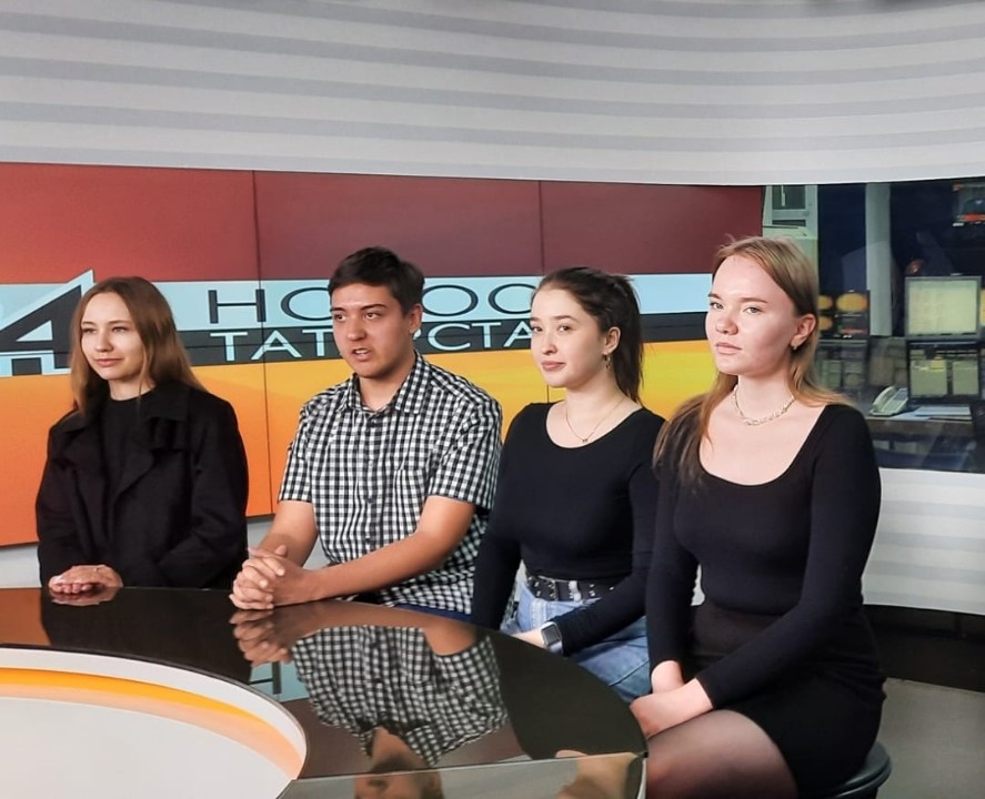 Студенты Высшей школы иностранных языков и перевода в гостях у ТК 'Эфир' Студенты Высшей школы иностранных языков и перевода в гостях у ТК 'Эфир'