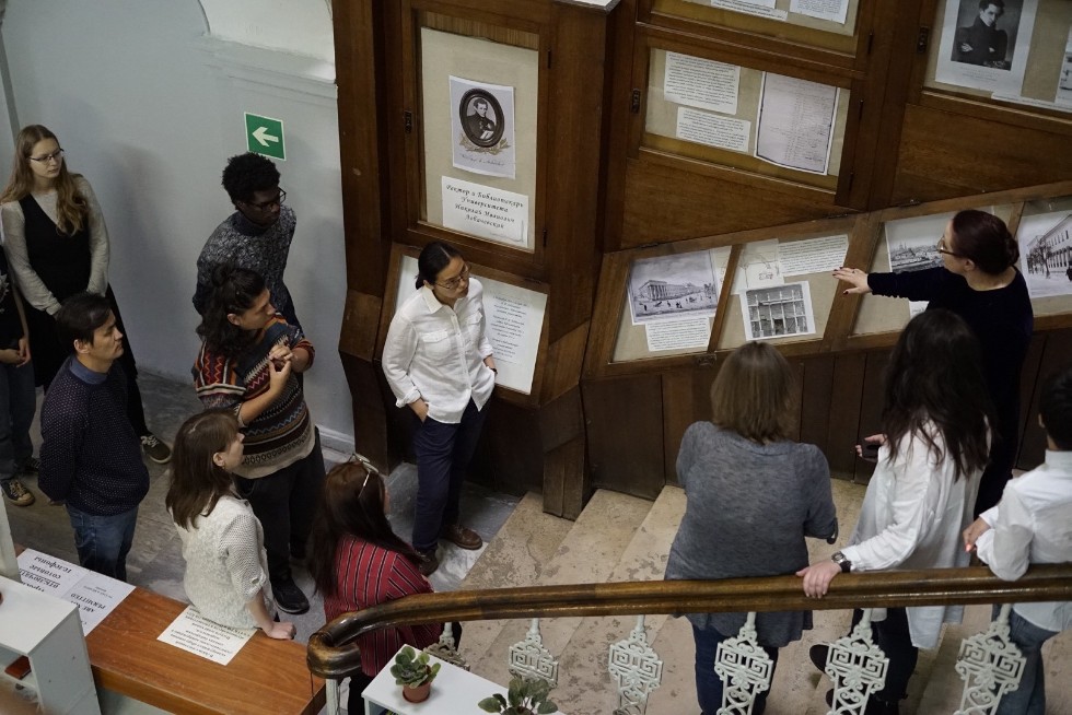 Рукописи, миниатюрный Коран и другие сокровища книгохранилища КФУ смогли увидеть казанцы в День библиотек Рукописи, миниатюрный Коран и другие сокровища книгохранилища КФУ смогли увидеть казанцы в День библиотек