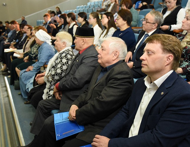 Тоболда яңа шартларда милли белем бирүгә багышланган фәнни-гамәли конференция үзды Тоболда яңа шартларда милли белем бирүгә багышланган фәнни-гамәли конференция үзды