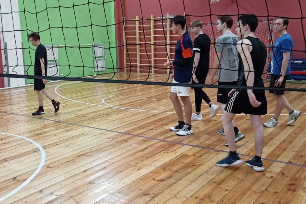 Товарищеская встреча по волейболу между командами ЕИ КФУ и ОШ 'Университетская' ,Елабужский институт КФУ