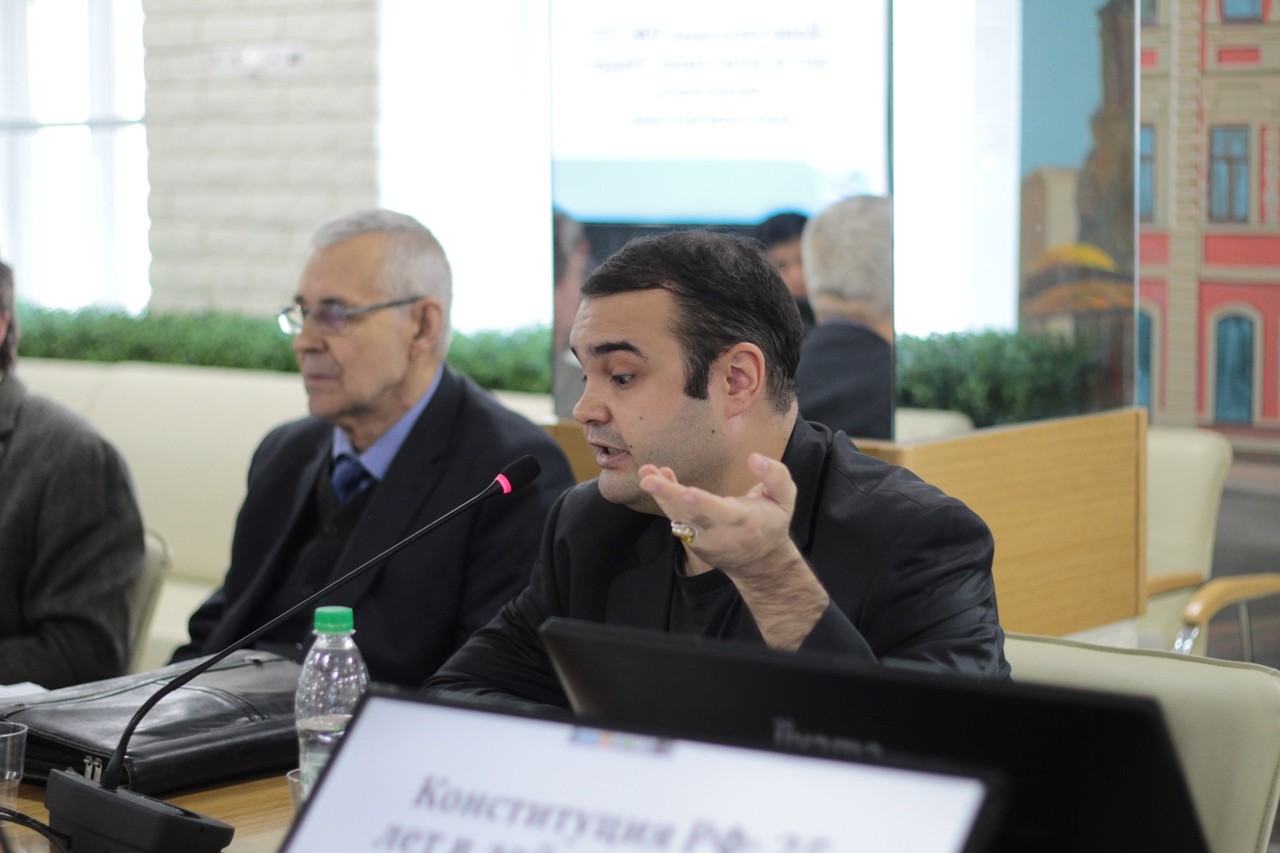 Студенческий клуб 'Политсковородка' провел круглый стол, приуроченный ко Дню Конституции Студенческий клуб 'Политсковородка' провел круглый стол, приуроченный ко Дню Конституции