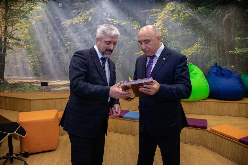 3 февраля в рамках рабочего визита в Казанский федеральный университет делегация Россотрудничества 3 февраля в рамках рабочего визита в Казанский федеральный университет делегация Россотрудничества