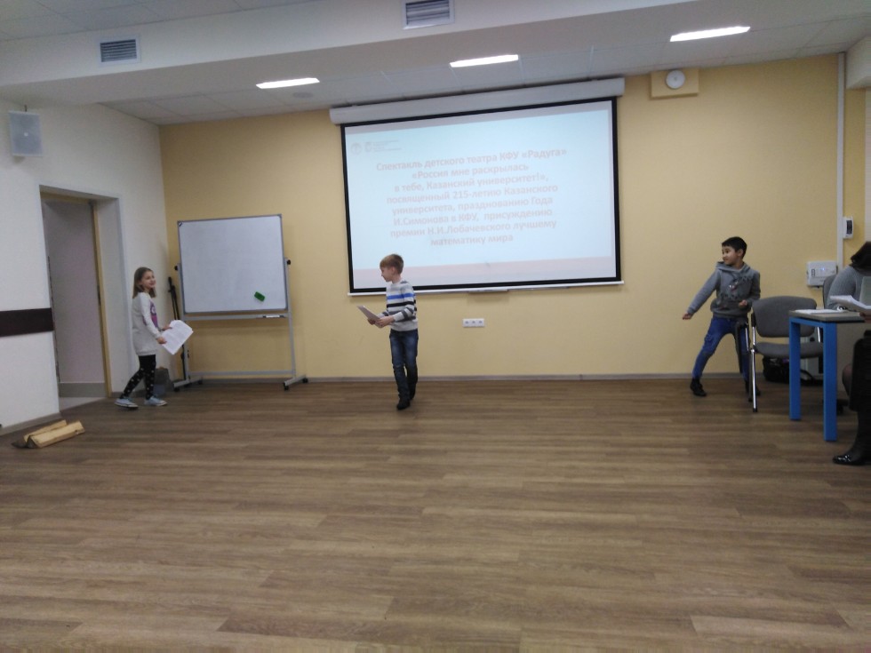 Детский театр КФУ 'Радуга' готовится к новогоднему спектаклю о Буратино Детский театр КФУ 'Радуга' готовится к новогоднему спектаклю о Буратино