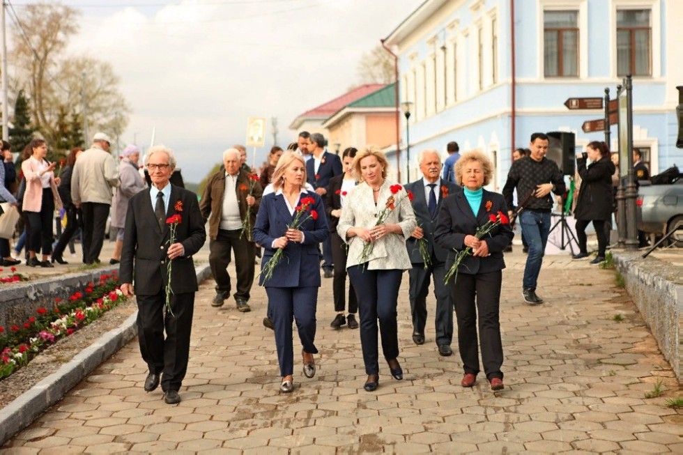 'Поклонимся великим тем годам': День Победы встретили в Елабужском институте КФУ 'Поклонимся великим тем годам': День Победы встретили в Елабужском институте КФУ