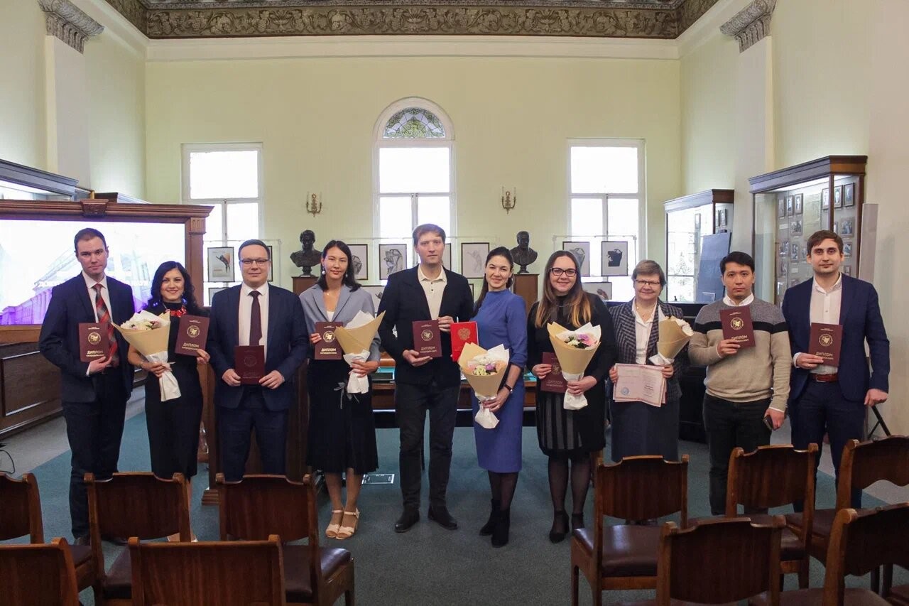 Выпускникам кафедры биохимии, биотехнологии и фармакологии вручили дипломы о присуждении ученых степеней Выпускникам кафедры биохимии, биотехнологии и фармакологии вручили дипломы о присуждении ученых степеней