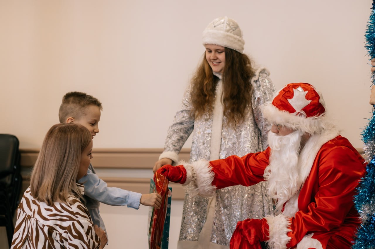 Как студенты соткали новогоднее чудо для детей Как студенты соткали новогоднее чудо для детей