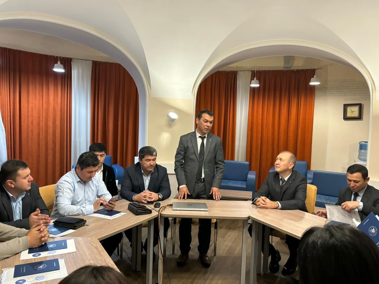 В Институте психологии и образования преподавателям Шахрисабзского государственного педагогического института вручили документы о повышении квалификации В Институте психологии и образования преподавателям Шахрисабзского государственного педагогического института вручили документы о повышении квалификации