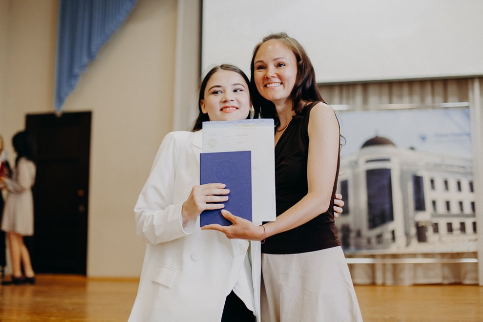 Состоялось торжественное вручение дипломов выпускникам бакалавриата по направлению Состоялось торжественное вручение дипломов выпускникам бакалавриата по направлению