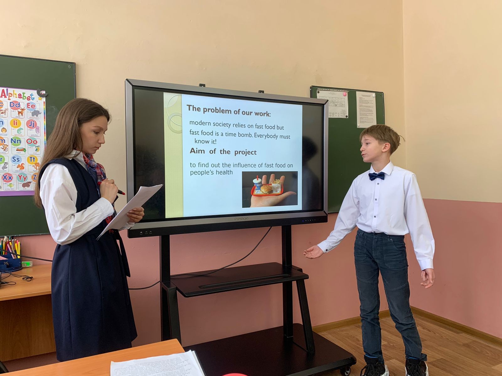 Школьники выступают ? магистранты учатся? Школьники выступают ? магистранты учатся?