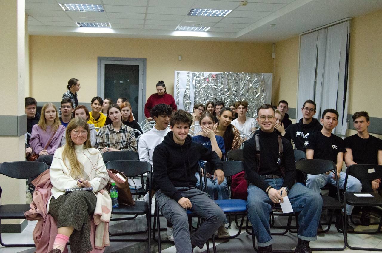 Интеллектуальная битва в сердце студенчества: 'Что? Где? Когда?' объединила культуры в Деревне Универсиады Интеллектуальная битва в сердце студенчества: 'Что? Где? Когда?' объединила культуры в Деревне Универсиады