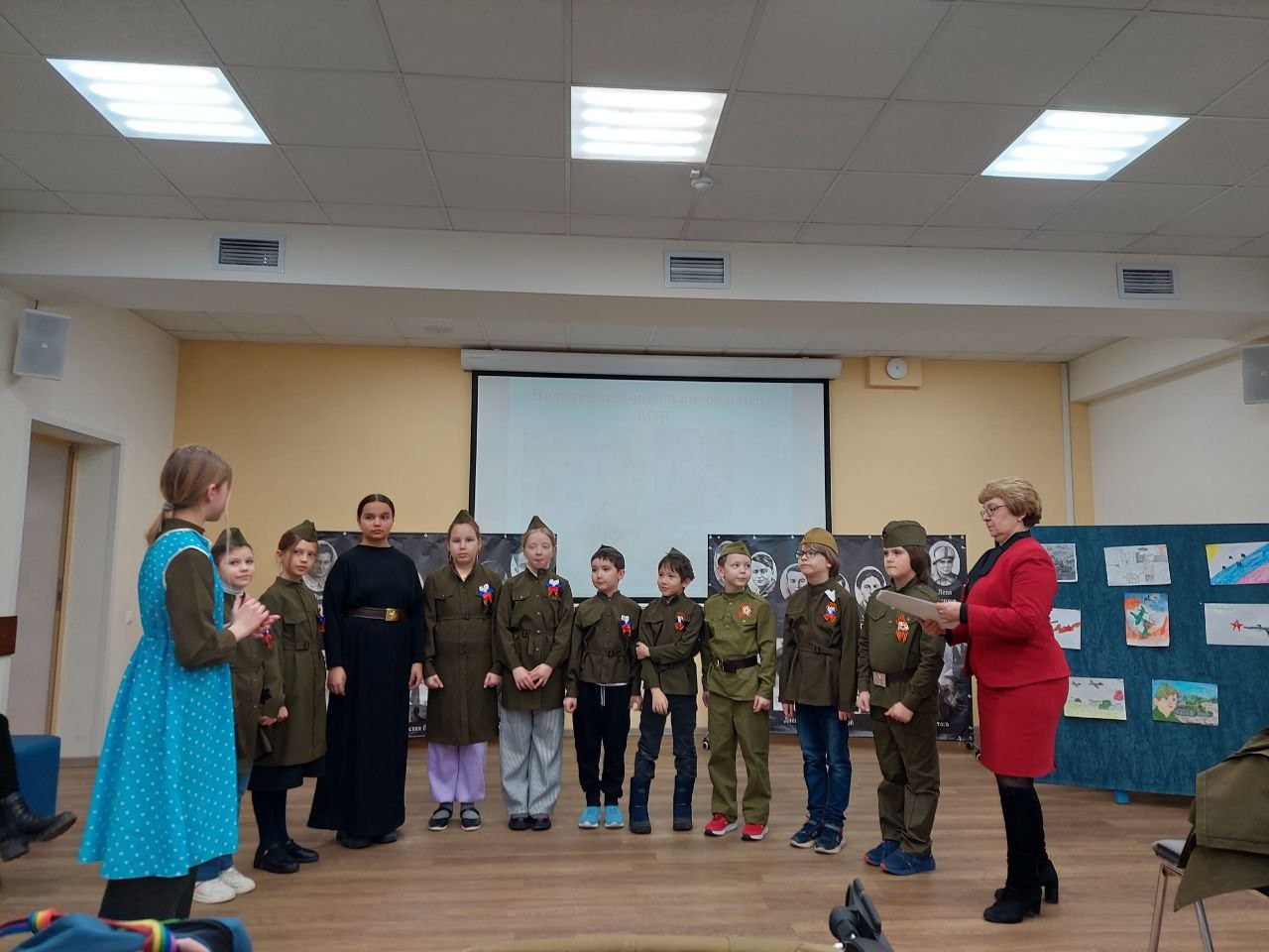 Генеральная репетиция патриотического спектакля детского театра 'Радуга' Генеральная репетиция патриотического спектакля детского театра 'Радуга'