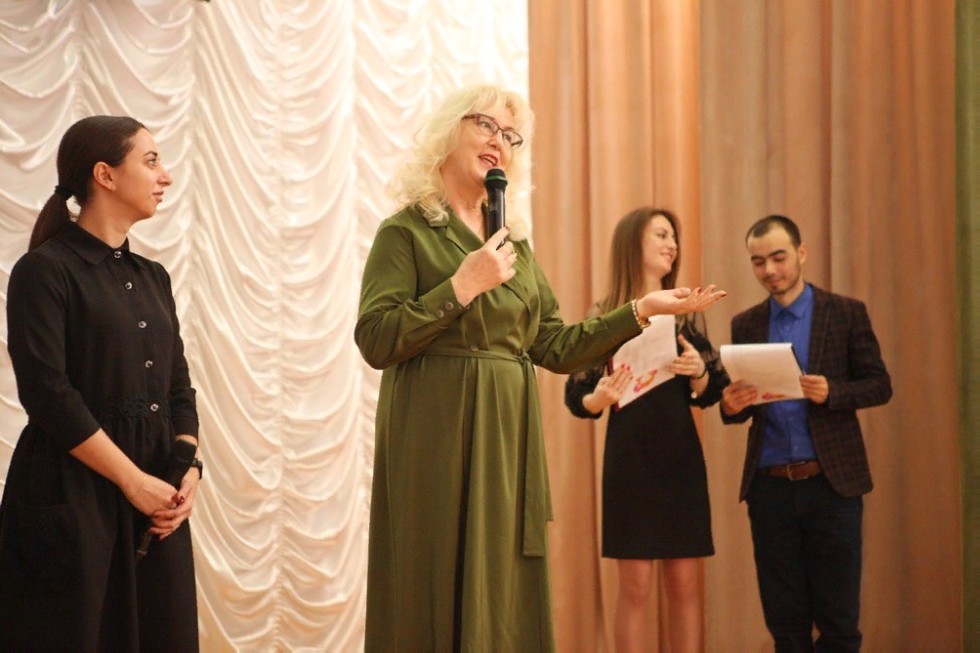 'С праздником, дорогие друзья!' 'С праздником, дорогие друзья!'