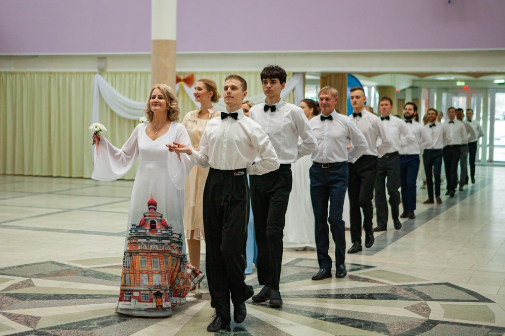 Елабужский институт отметил 125-летие императорским балом Елабужский институт отметил 125-летие императорским балом