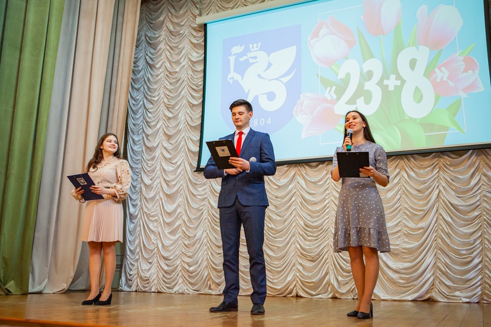 Праздничный концерт '23+8' прошел в Елабужском институте КФУ Праздничный концерт '23+8' прошел в Елабужском институте КФУ