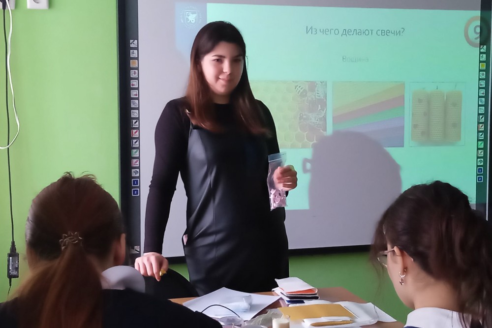 Студенты СНК 'Проспект БИО' рассказали школьникам о секретах изготовления свечей Студенты СНК 'Проспект БИО' рассказали школьникам о секретах изготовления свечей