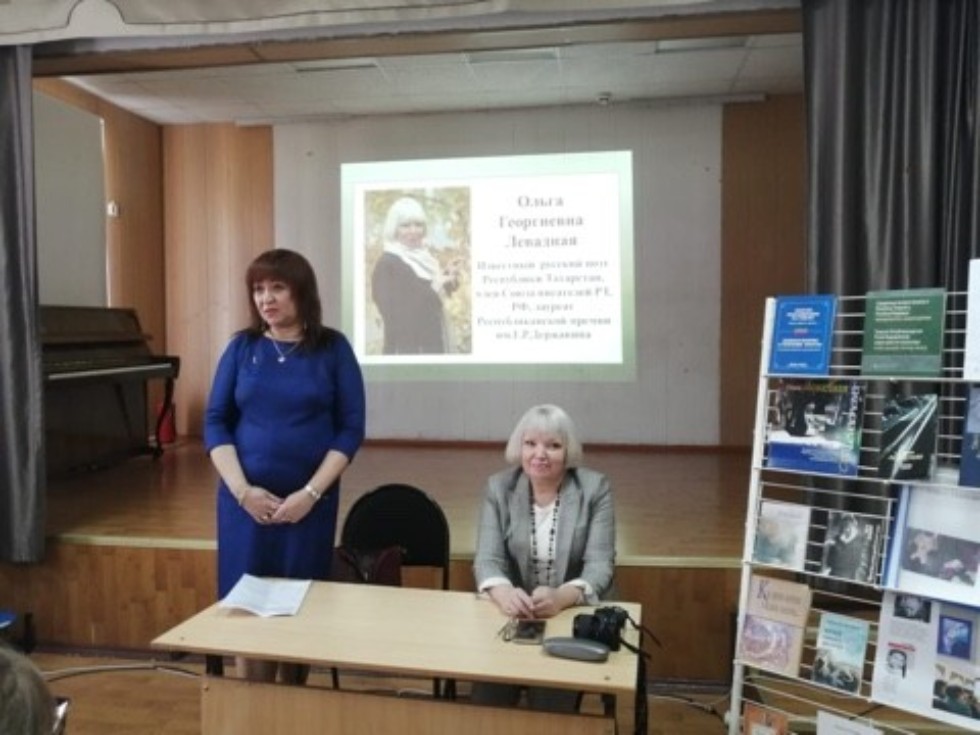 В гимназии № 37 города Казани прошла встреча с профессором кафедры русской и зарубежной литературы ИФМК В гимназии № 37 города Казани прошла встреча с профессором кафедры русской и зарубежной литературы ИФМК