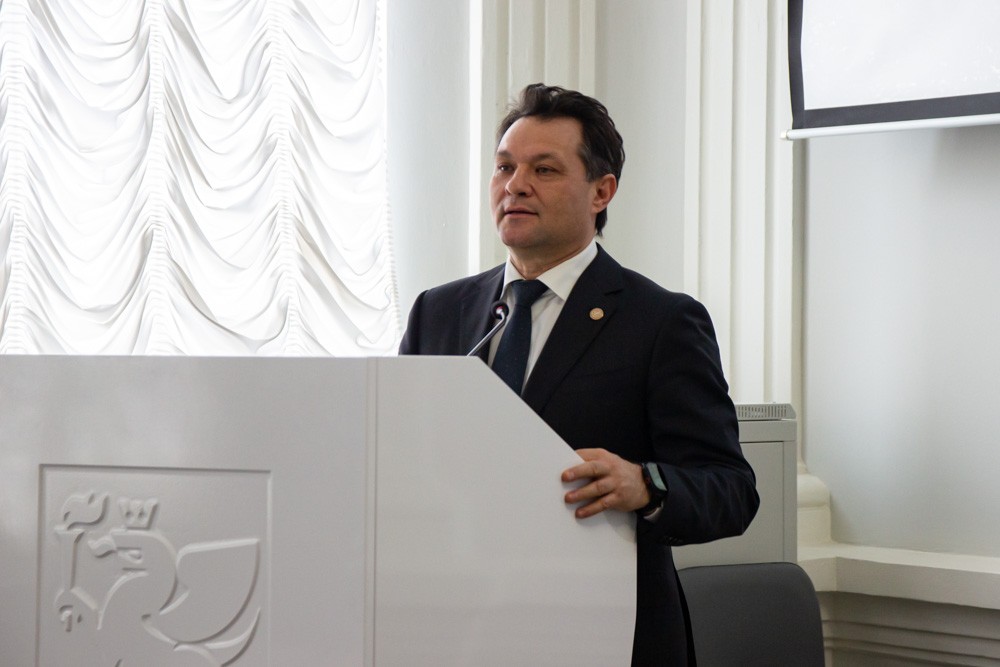 Ректор КФУ представил коллективу Елабужского института нового директора Ректор КФУ представил коллективу Елабужского института нового директора