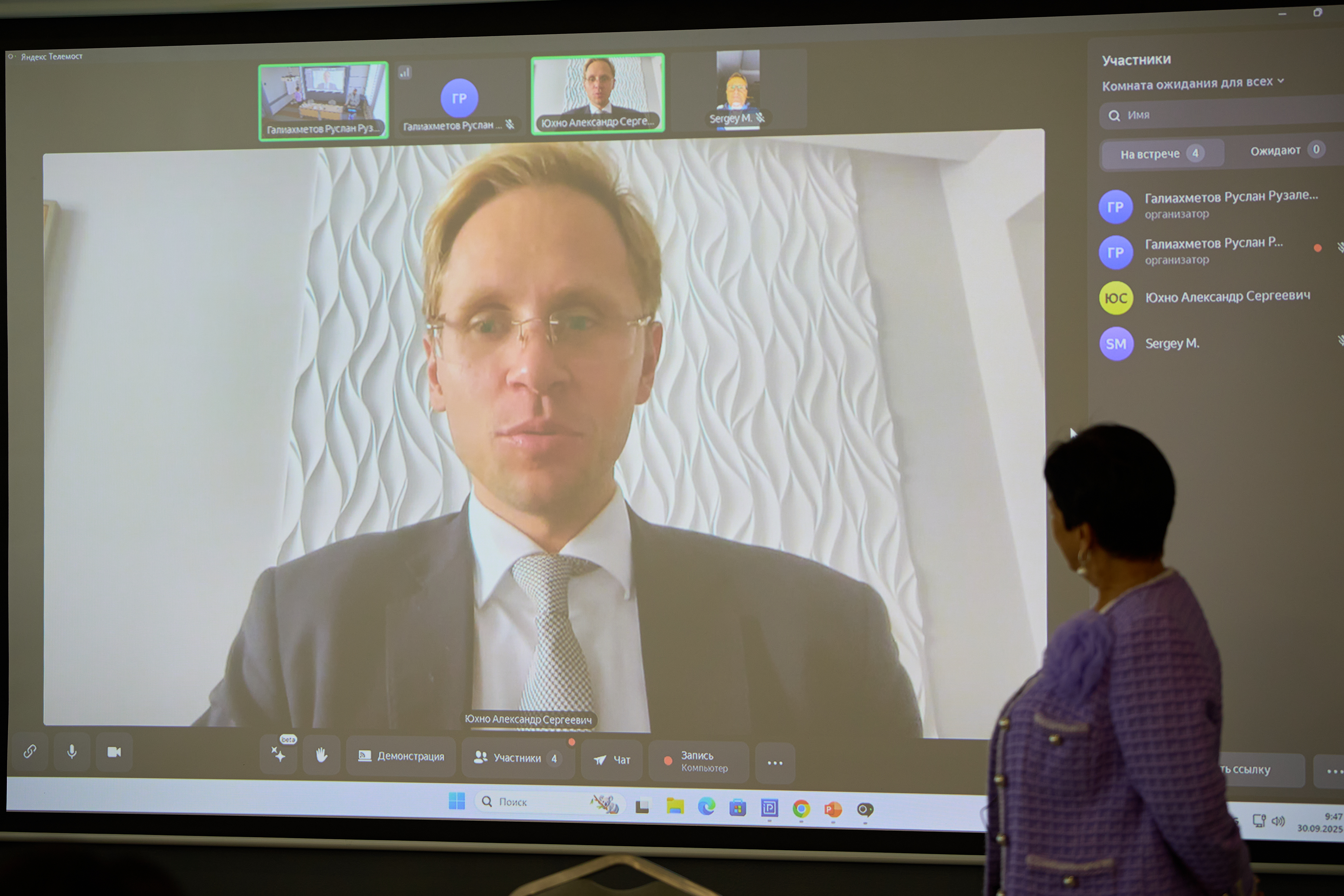 В Институте управления, экономики и финансов Казанского (Приволжского) Федерального Университета обсудили учебное пособие 'Основы менеджмента' В Институте управления, экономики и финансов Казанского (Приволжского) Федерального Университета обсудили учебное пособие 'Основы менеджмента'