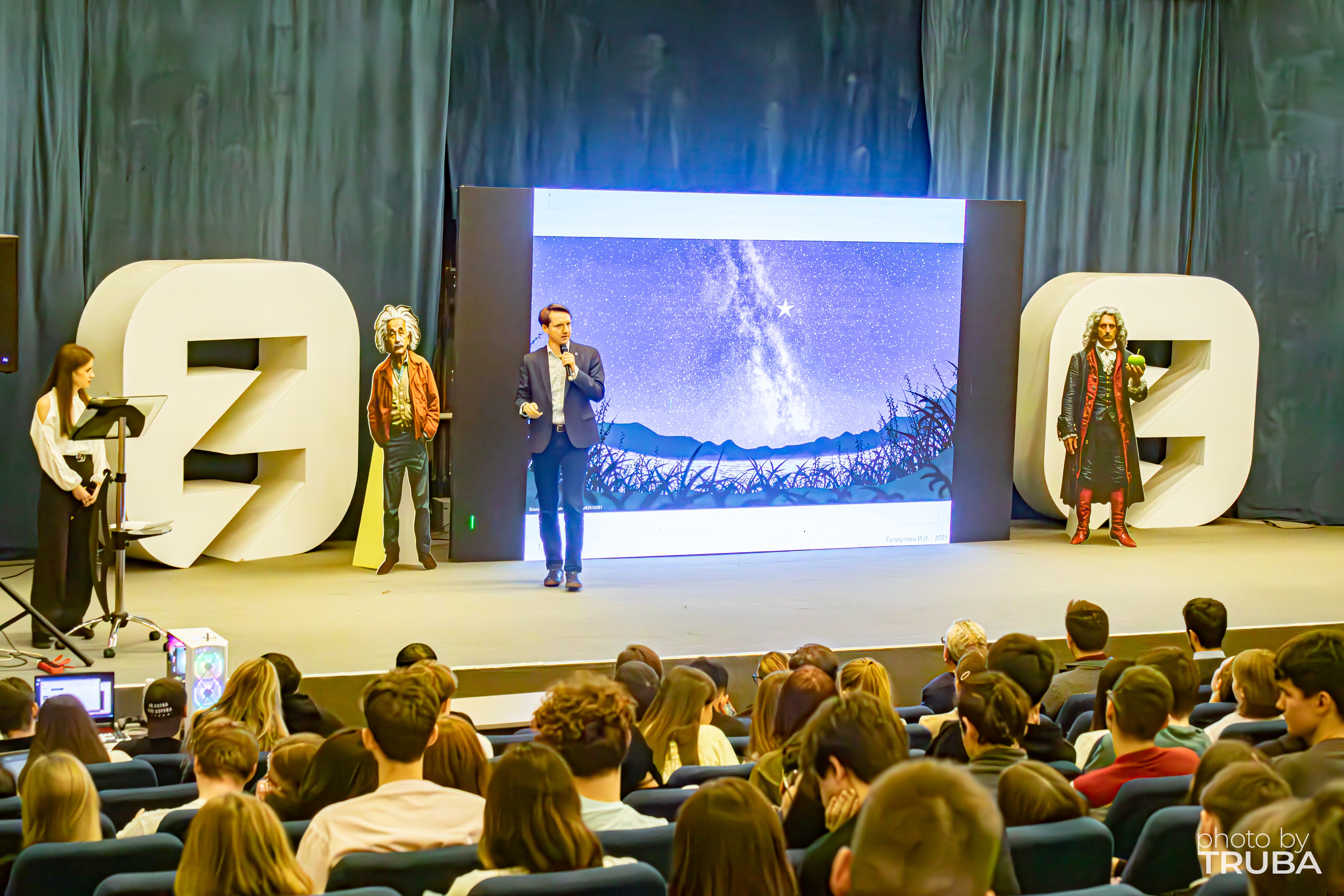 В Институте физики КФУ прошел фестиваль 'Открывая мир науки' В Институте физики КФУ прошел фестиваль 'Открывая мир науки'