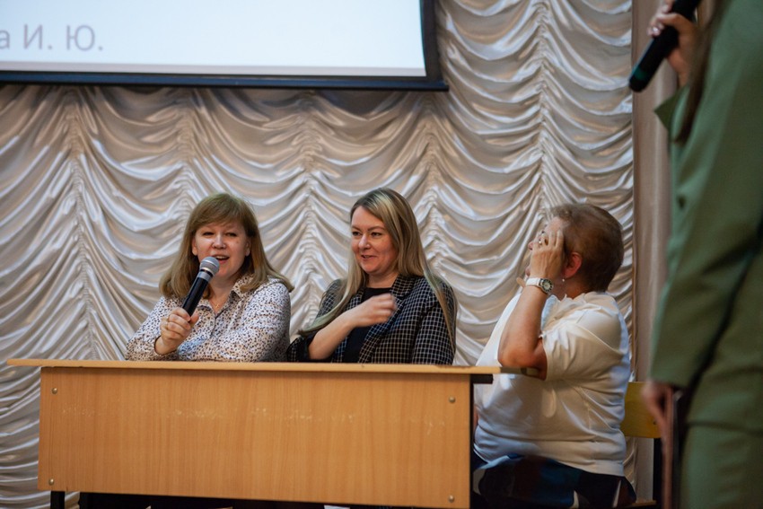 'Последний звонок' прозвенел на отделении иностранных языков 'Последний звонок' прозвенел на отделении иностранных языков