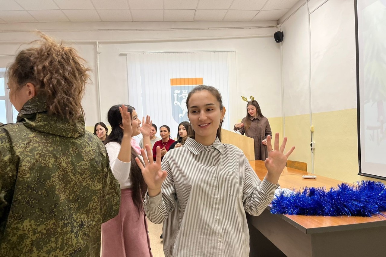 'Новогодний переполох': праздник организовали студенты 'Новогодний переполох': праздник организовали студенты