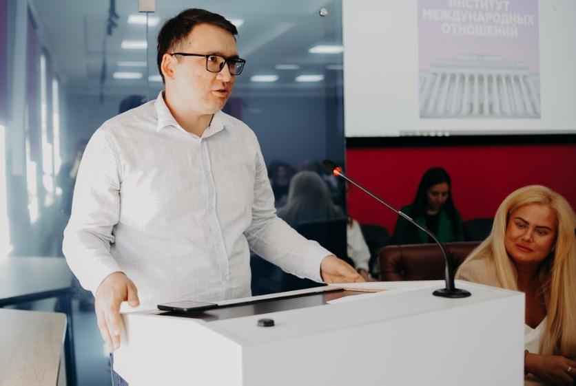 Выпускникам направлений Регионоведение России и Зарубежное регионоведение вручили дипломы Выпускникам направлений Регионоведение России и Зарубежное регионоведение вручили дипломы