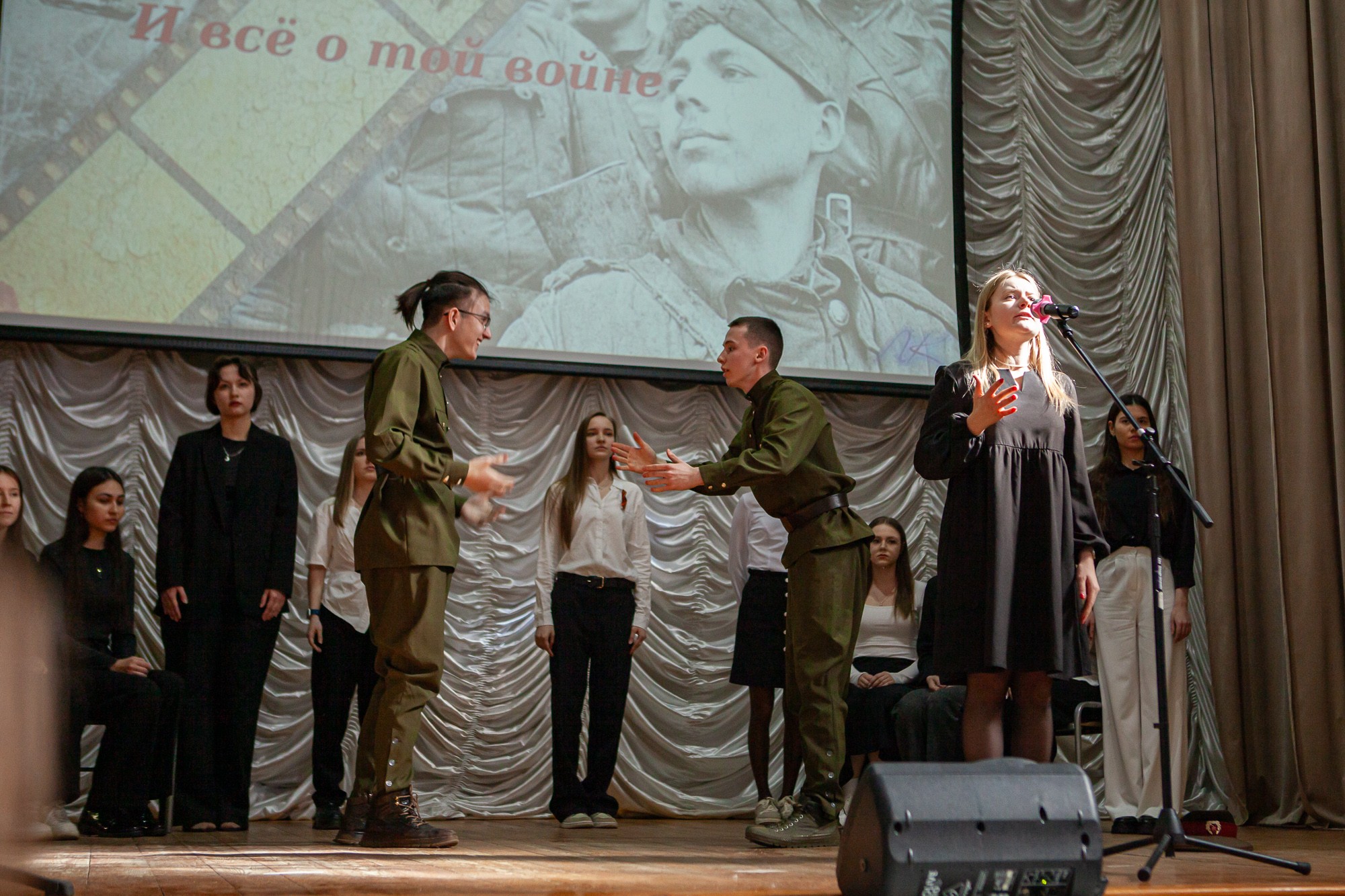 Состоялся конкурс 'Песни, вдохновляющие на подвиг' среди студентов отделения иностранных языков Состоялся конкурс 'Песни, вдохновляющие на подвиг' среди студентов отделения иностранных языков