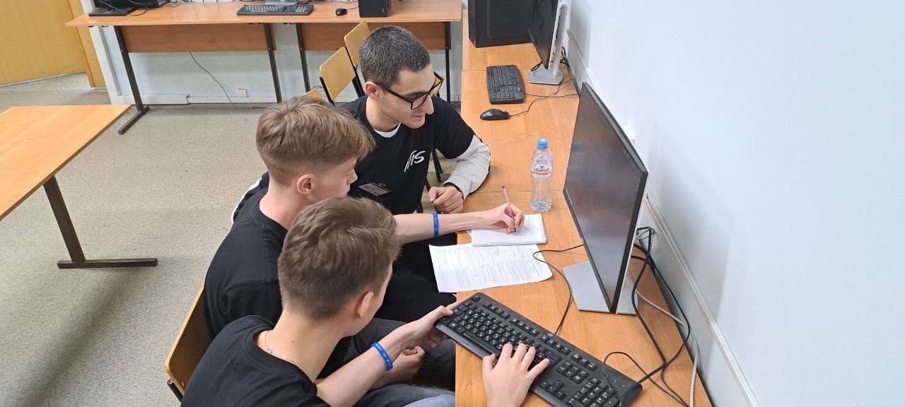 Студенты ИТИС прошли в полуфинал чемпионата мира по программированию ICPC 2024 Студенты ИТИС прошли в полуфинал чемпионата мира по программированию ICPC 2024