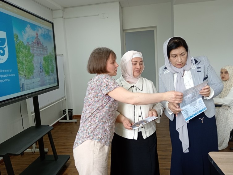 Преподаватели Елабужского института провели профориентационные встречи в учебных заведениях Узбекистана Преподаватели Елабужского института провели профориентационные встречи в учебных заведениях Узбекистана