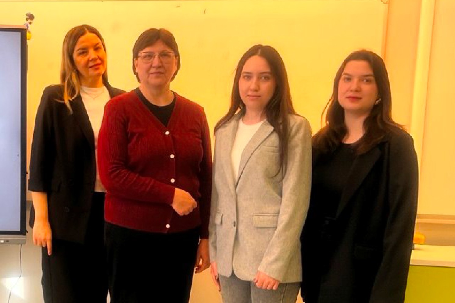 Студентки Елабужского института КФУ провели для школьников урок о Германии с использованием ИИ Студентки Елабужского института КФУ провели для школьников урок о Германии с использованием ИИ